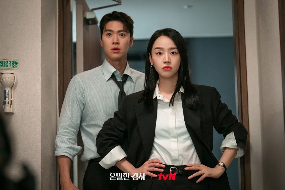 "Filing for Love," starring Gong Myoung (left) and Shin Hae-sun (tvN)