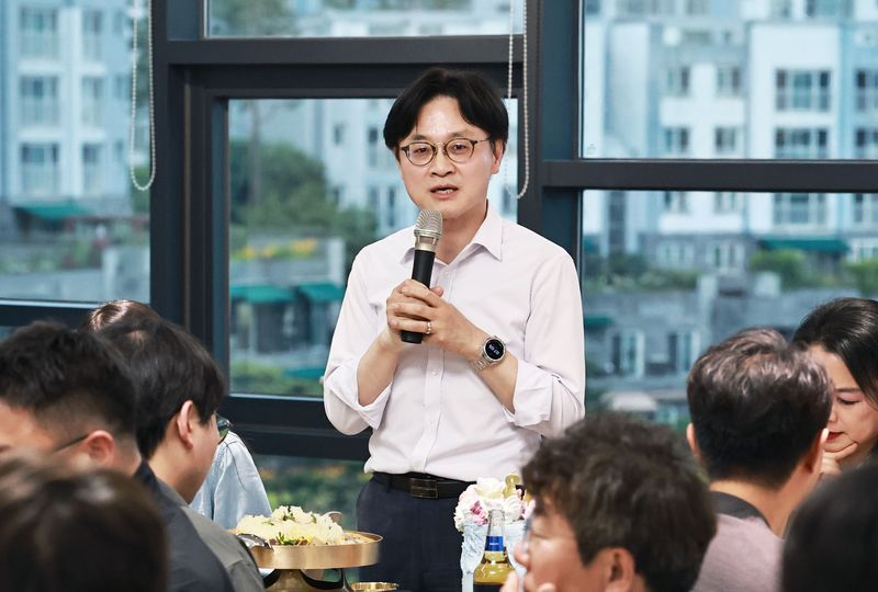 Industry Minister Kim Jung-kwan speaks during a press meeting in Sejong on Wednesday. (Ministry of Trade, Industry and Resources)