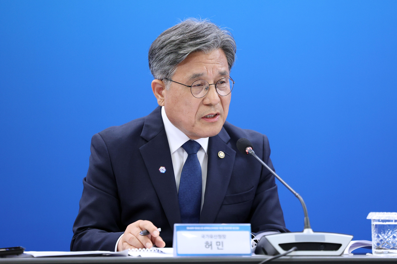 Huh Min, administrator of the Korea Heritage Service, speaks during a briefing on preparations for the 48th UNESCO World Heritage Committee session, chaired by President Lee Jae Myung, in Busan's Haeundae district on Wednesday. (Yonhap)
