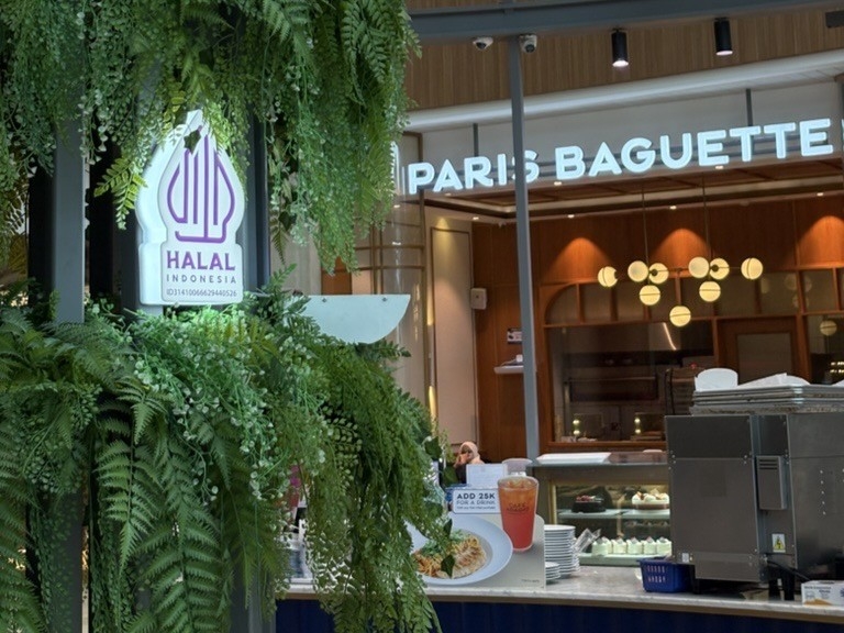 Paris Baguette has obtained halal certification for all of its stores in Indonesia from the Halal Product Assurance Organizing Agency. (Paris Baguette)