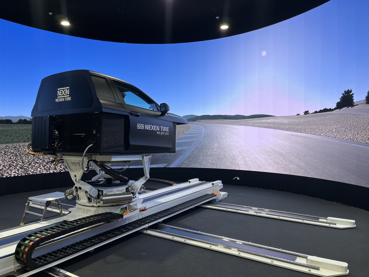 The high dynamic driving simulator installed at Nexen Tire's central research center, The Nexen UniverCITY, in Magok-dong, Gangseo-gu, Seoul, on May 29. Nexen Tire uses the equipment to evaluate vehicle dynamics and tire performance in a virtual environment. [Nexen Tire]