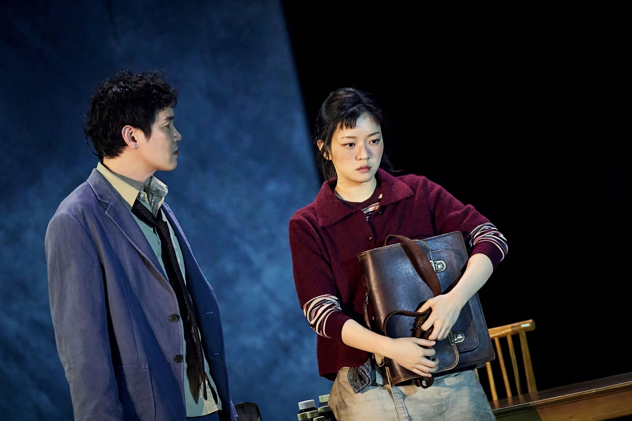연극 ‘바냐 삼촌’의 이서진 고아성 [LG아트센터 제공]