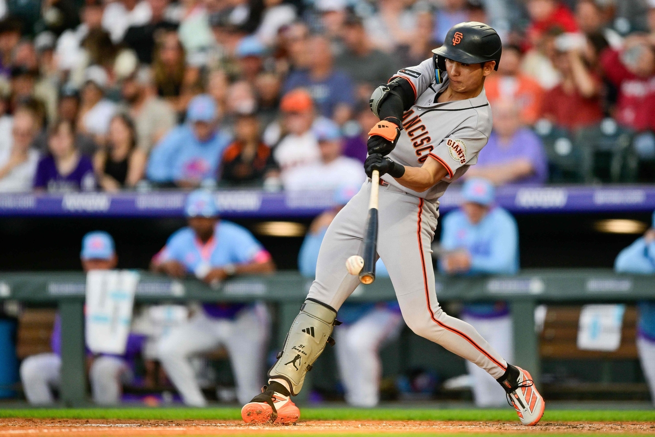 Lee Jung-hoo of the San Francisco Giants hits a single against the Colorado Rockies during the clubs' Major League Baseball regular-season game at Coors Field in Denver on May 29, 2026, in this Getty Images photo. (Yonhap)