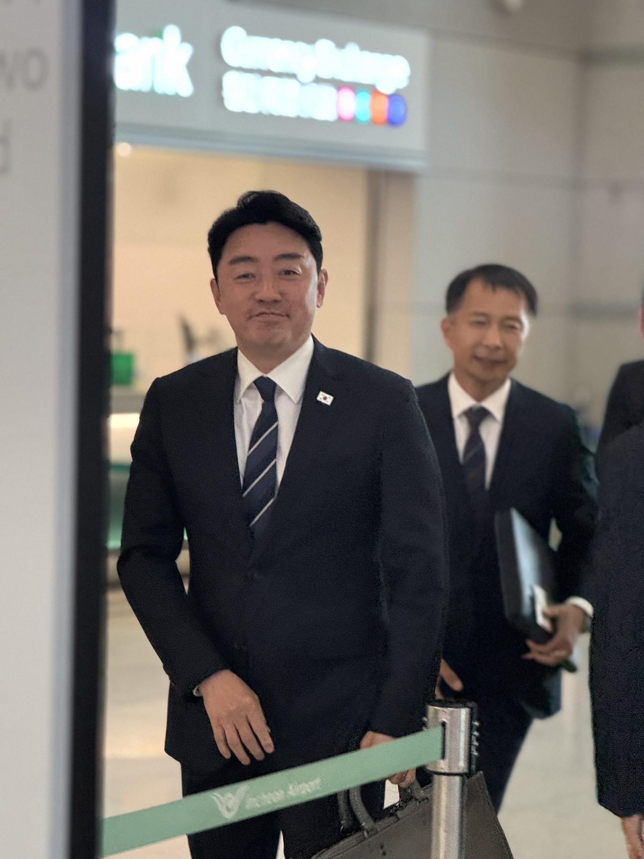 Presidential chief of staff Kang Hoon-sik (front) departs for Canada on Sunday as President Lee Jae Myung’s special envoy for strategic economic cooperation. (Kang’s Facebook)