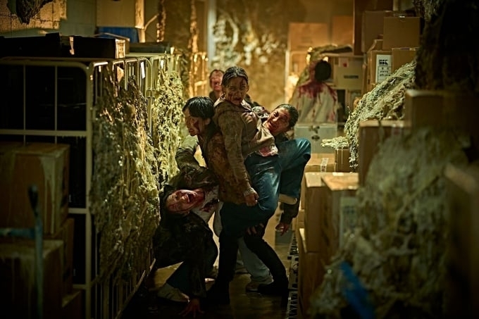 "Colony" (Showbox)