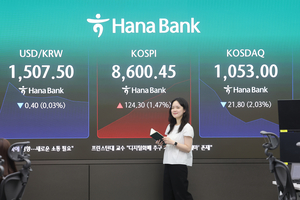 Seoul shares open at record high on extended tech rally