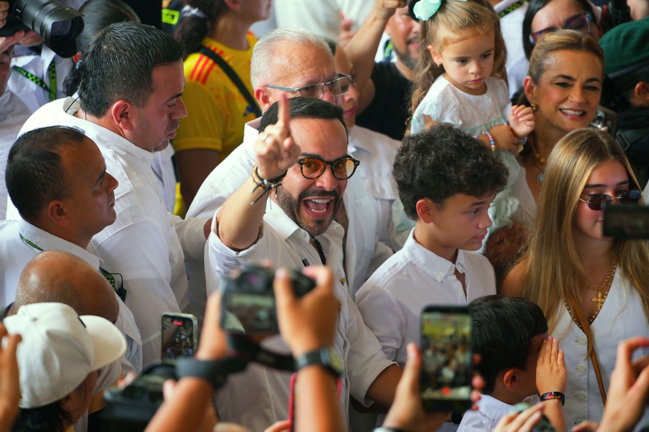 Colombia's presidential candidate Abelardo de la Espriella greets supporters in Barranquilla, Colombia, Sunday. (AFP-Yonhap)