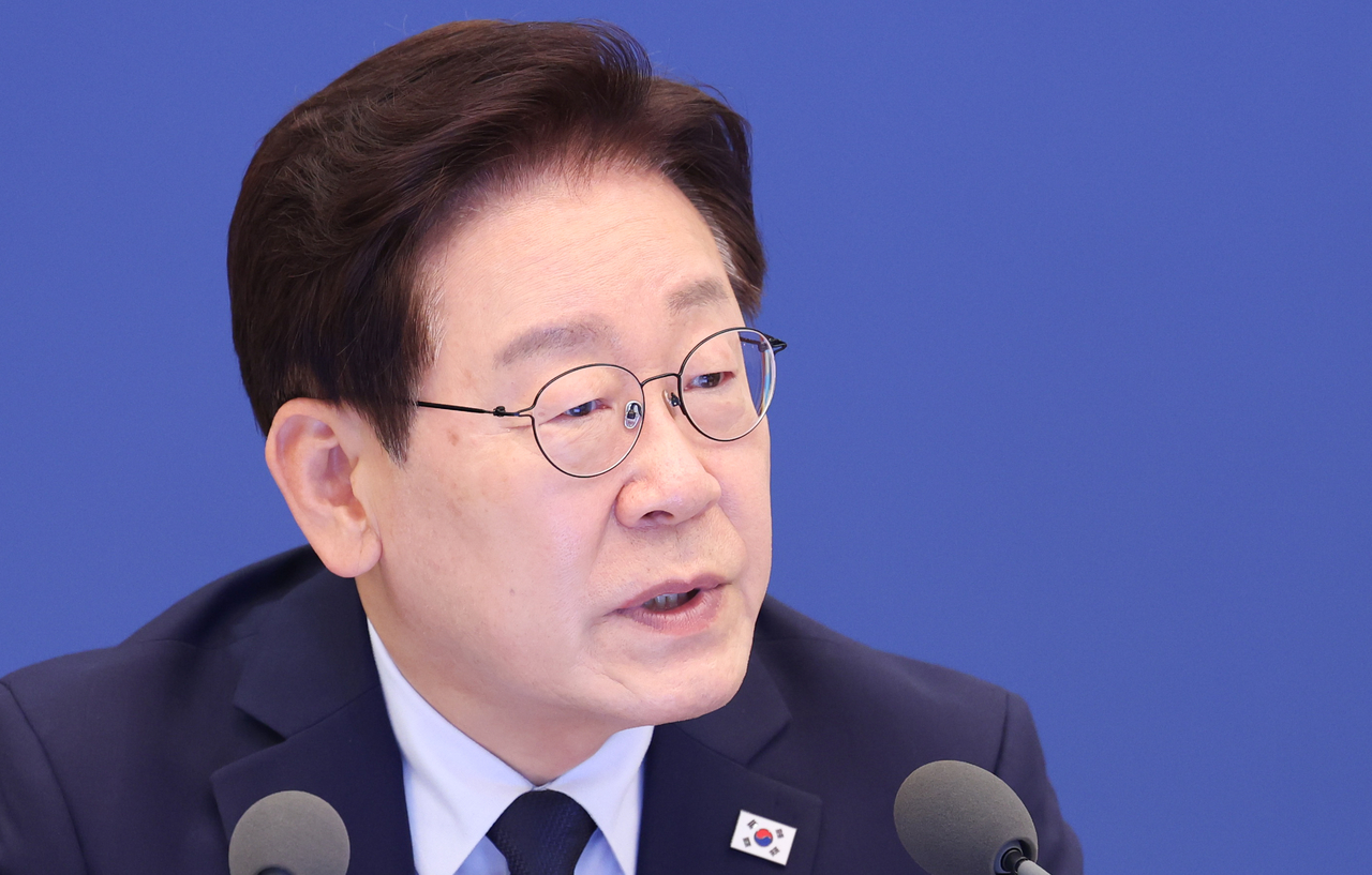 President Lee Jae Myung speaks during a weekly meeting with his senior secretaries at the presidential office Cheong Wa Dae in Seoul. (Yonhap)