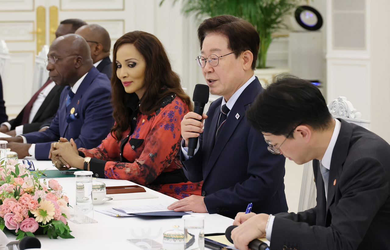 President Lee Jae Myung speaks during a meeting with ministerial-level officials from African countries and international organizations visiting South Korea for the Korea-Africa Foreign Ministers’ Meeting at Cheong Wa Dae in Seoul on Tuesday. (Yonhap)