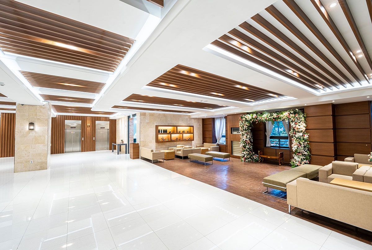 The lobby of Bella Luce Wedding Hall in Dongdaemun-gu, Seoul, where polling booths will be installed on Election Day. (Naver Blog)
