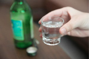 Household spending on alcohol falls for 10th straight quarter to W13,000 a month