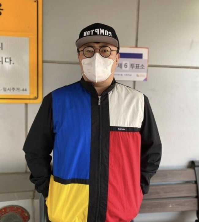 Rapper Defconn wears a jacket featuring colors associated with multiple political parties during the 2022 presidential election. (Instagram)