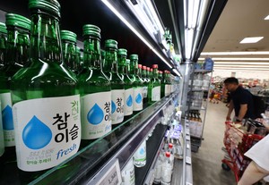 “소주 두 병 마셔도 안 취하네”…주류업계가 도수 낮추는 이유 [세모금]