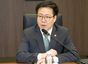 美 12.5% 추가 관세 예고...정부 "조만간 USTR 측과 논의" - 뉴스 썸네일 이미지