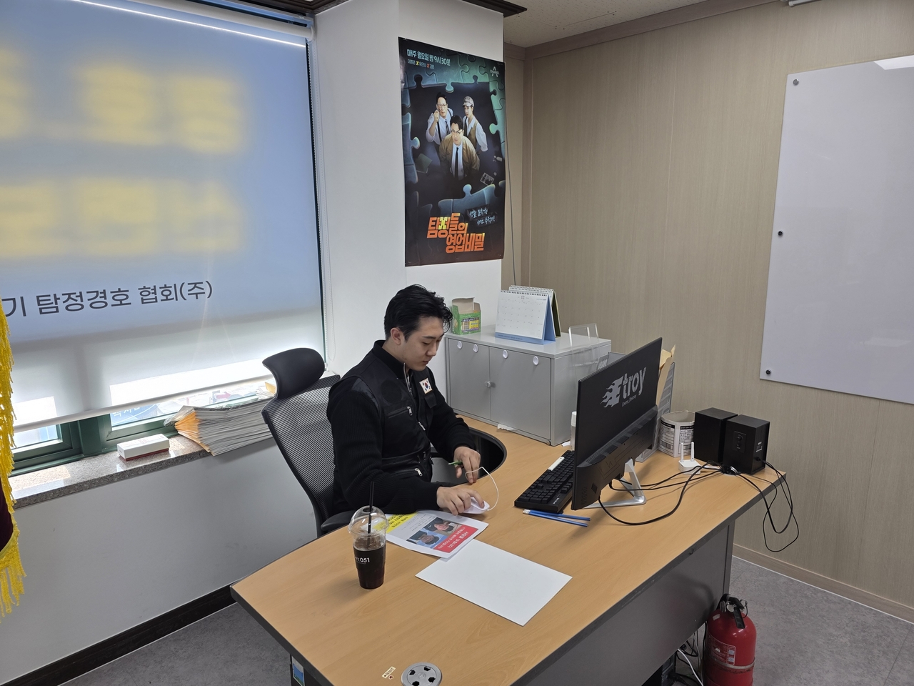 Oh Ji-wan, who doubles as a college student and a private investigator, works at the Seoul office of Seagull Detectives. (Courtesy of Oh)