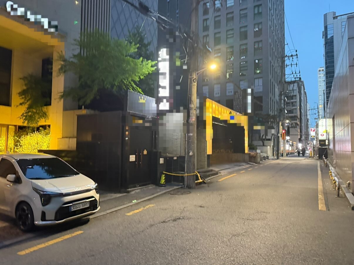Oh took this picture while walking through a Seoul motel district during an infidelity investigation. (Courtesy of Oh)