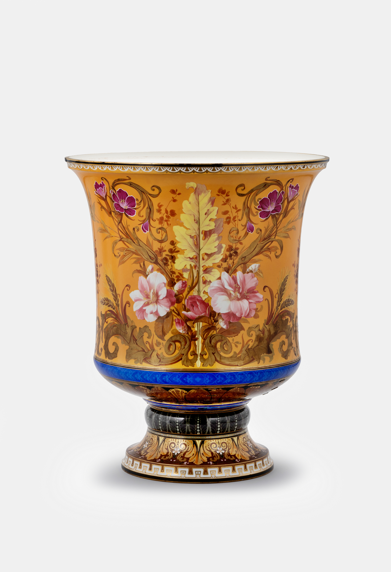 Painted white porcelain "Salamina" vase (National Palace Museum of Korea)
