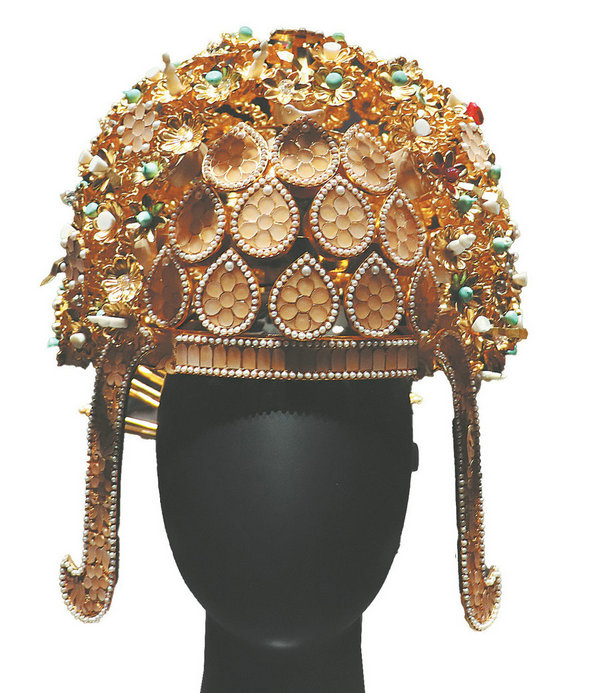 The crown of Empress Xiao (replica), wife of Emperor Yang of the Sui Dynasty (581–618).    (China Daily)