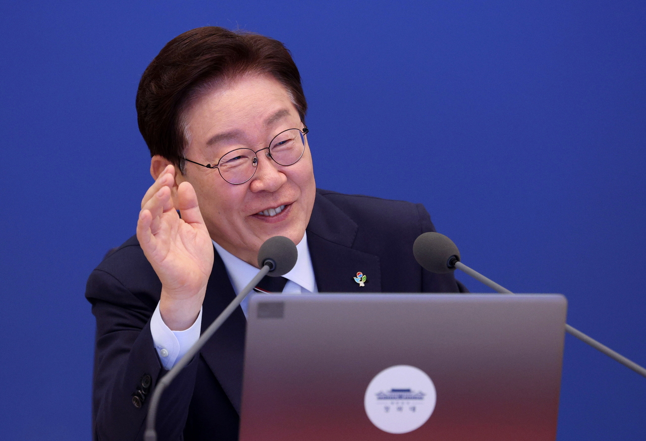 President Lee Jae Myung attends a Cabinet meeting held in Cheong Wa Dae on Tuesday. (Yonhap)