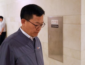 한화에어로 사망자 이틀 만에 가족 품으로…유족, 업체대표 질타