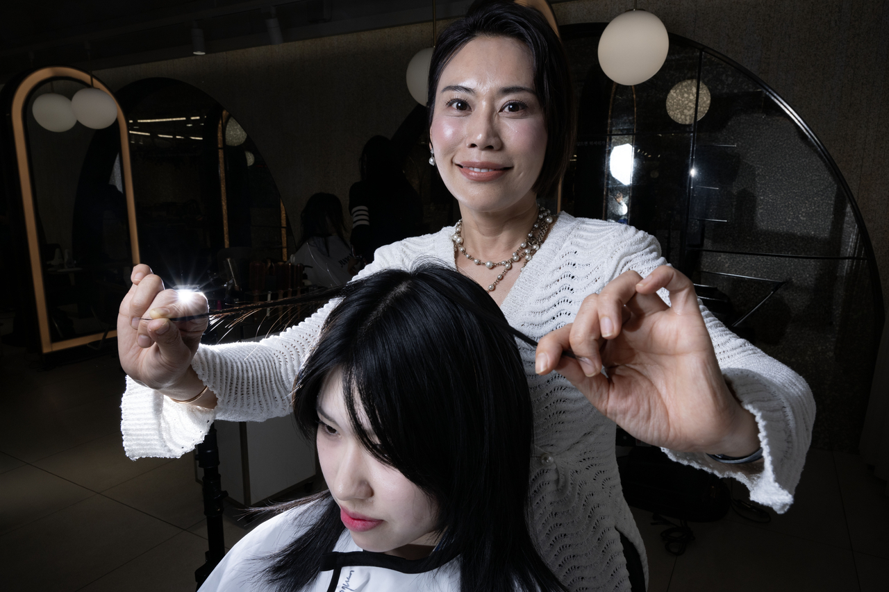 Jeong Ok, Juno Hair sales support director, poses for a photo at Juno Hair’s Seoul National University Station branch in Gwanak-gu, Seoul, on May 20. (Im Se-jun/The Korea Herald)