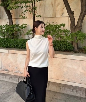 ‘검사♥’ 한지혜, 쪼리힐+민소매 터틀넥에도 우아..백화점 VIP 프리패스상