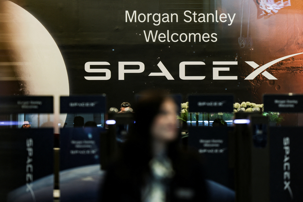 SpaceX initial public offering signage is displayed at the Morgan Stanley building in New York, Thursday. (Reuters-Yonhap)