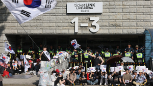 Protest over ballot shortage continues after voting disruptions