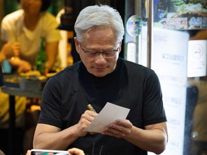 ‘잠실벌 난리나겠네’…젠슨 황, ‘93번’ 투수로 마운드 오른다