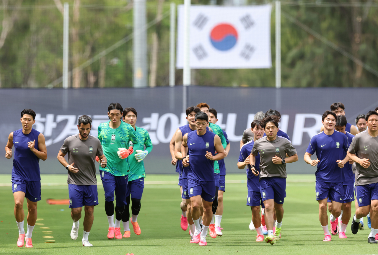 South Korea's national football team holds its first training session in Guadalajara, Mexico, on Saturday ahead of the 2026 FIFA World Cup. (Yonhap)