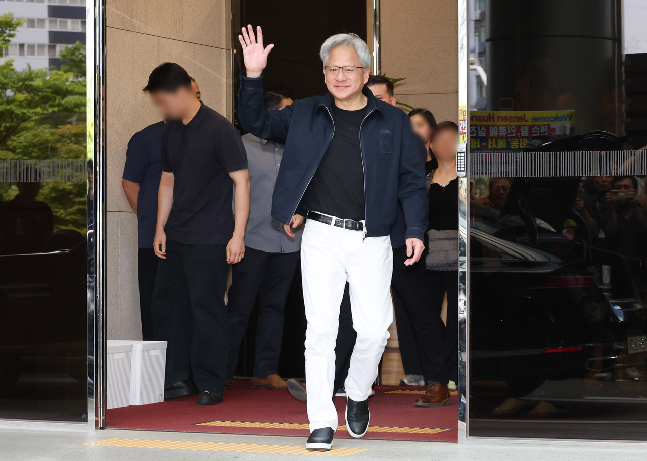 Nvidia CEO Jensen Huang waves as he leaves the Seoul Gimpo Business Aviation Center (SGBAC) after arriving in Seoul on a private jet on Friday. (Yonhap)