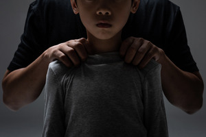 “너 죽어도 아무도 신경 안 써”…7살 아들 욕하고 폭행한 30대 엄마