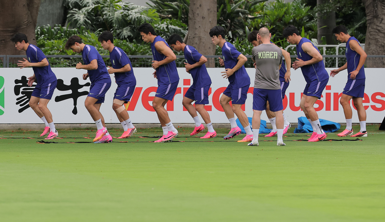 South Korea's national football team holds its first training session in Guadalajara, Mexico, on Saturday ahead of the 2026 FIFA World Cup. (Yonhap)