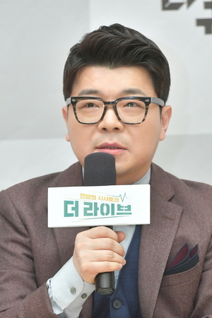 최욱 “탱크로 일베 밀어버려야” 논란에 ‘사과’…“극우들에겐 사과 안해”
