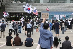 Protest over ballot shortage in local elections enters 4th day