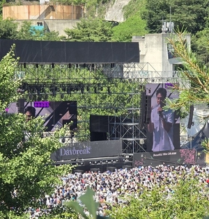 "13만원 티켓 억지로 많이 팔더니 결국"...화장실 줄서기만 30분, '뷰... - 뉴스 썸네일 이미지