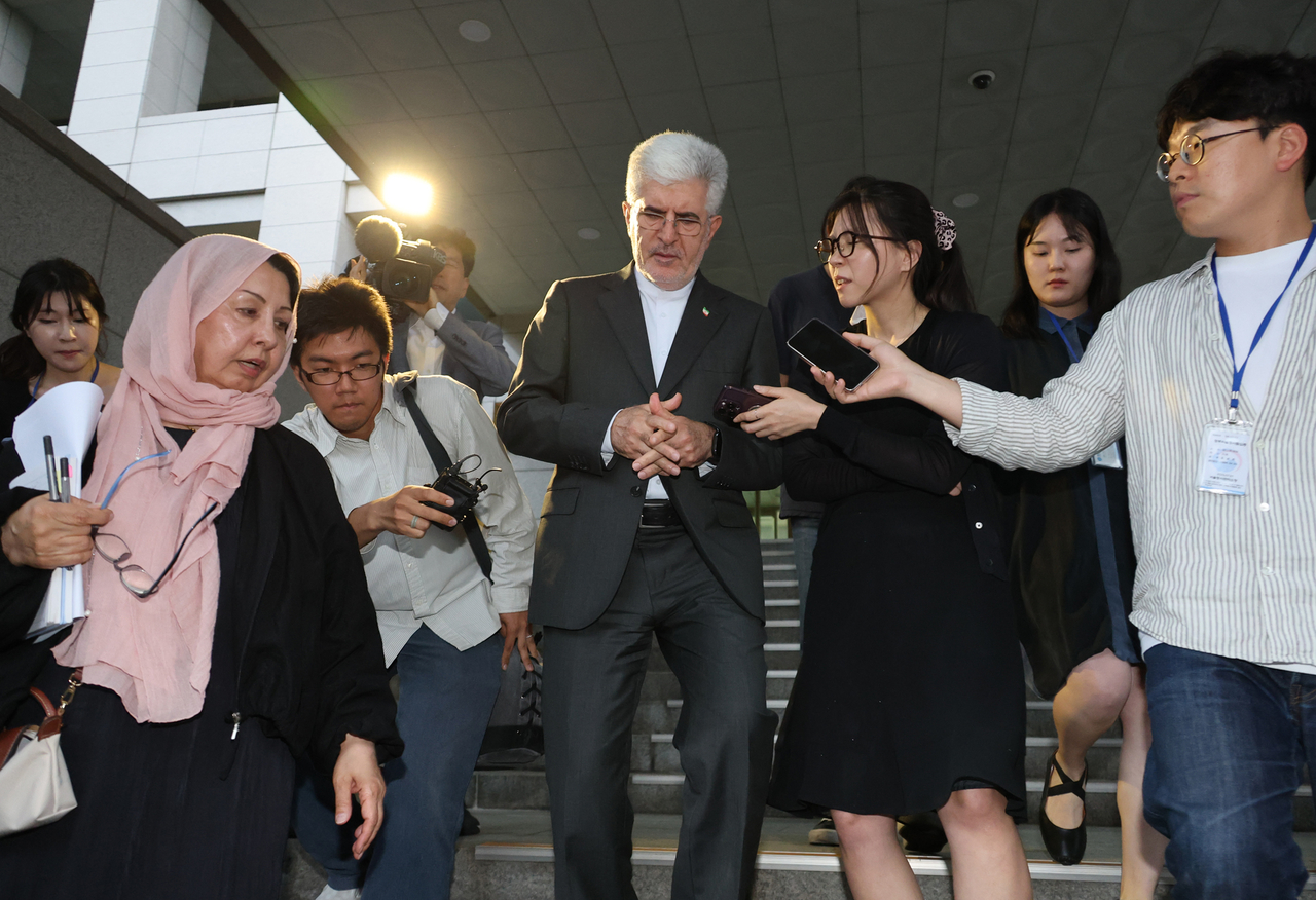 Iranian Ambassador to South Korea Saeed Koozechi answers reporters' questions as he leaves the Foreign Ministry in Seoul on May 27 after being summoned in connection with the attack on the HMM Namu near the Strait of Hormuz. (Yonhap)