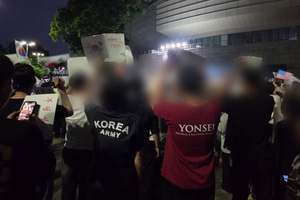 ‘퇴근 넥타이부대 합세’ 저녁 밥까지 걸렀다…나흘 밤 넘는 올림픽공원 집회 [세상&]