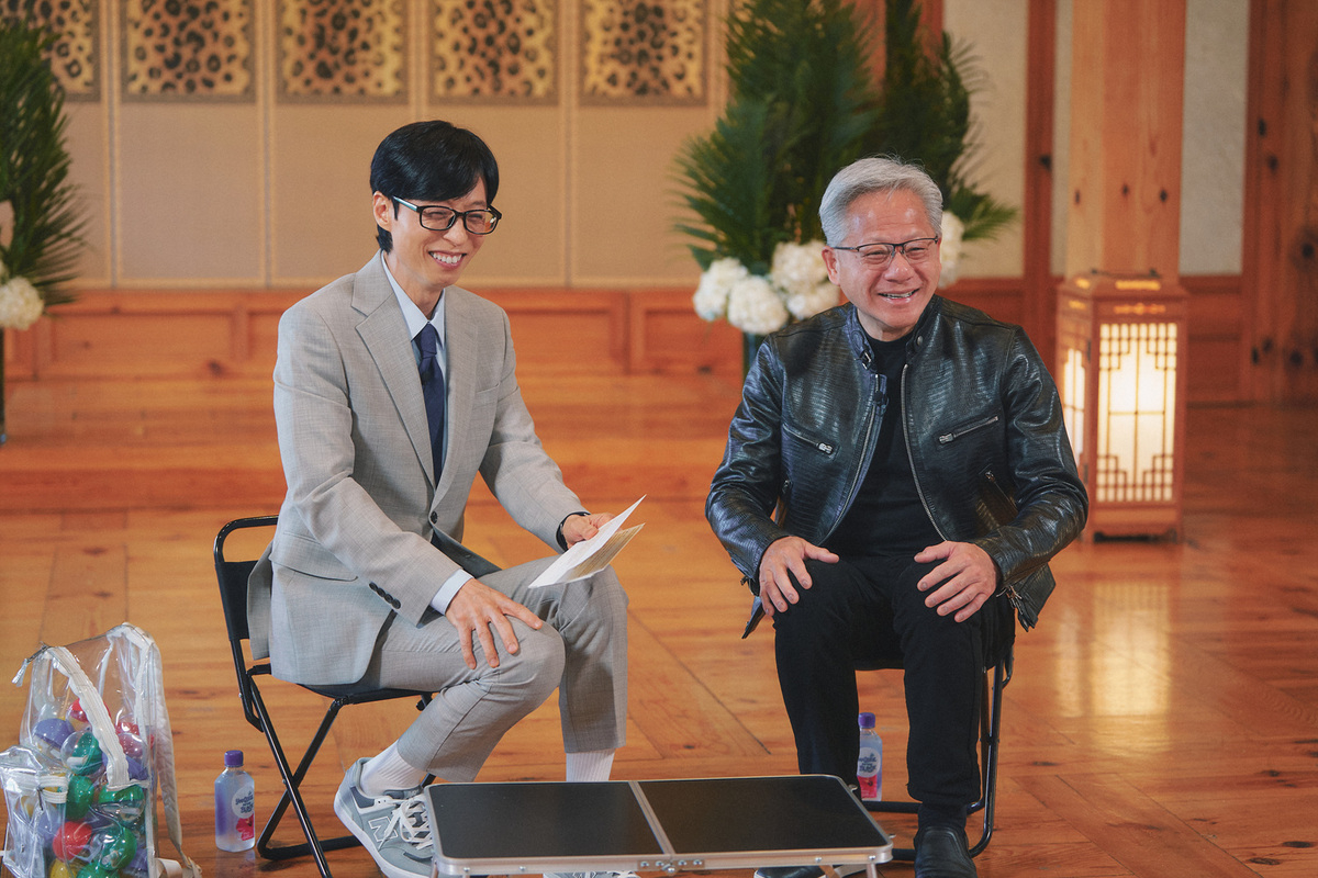 "You Quiz on the Block," starring Yoo Jae-suk (left) and Jensen Huang (tvN)