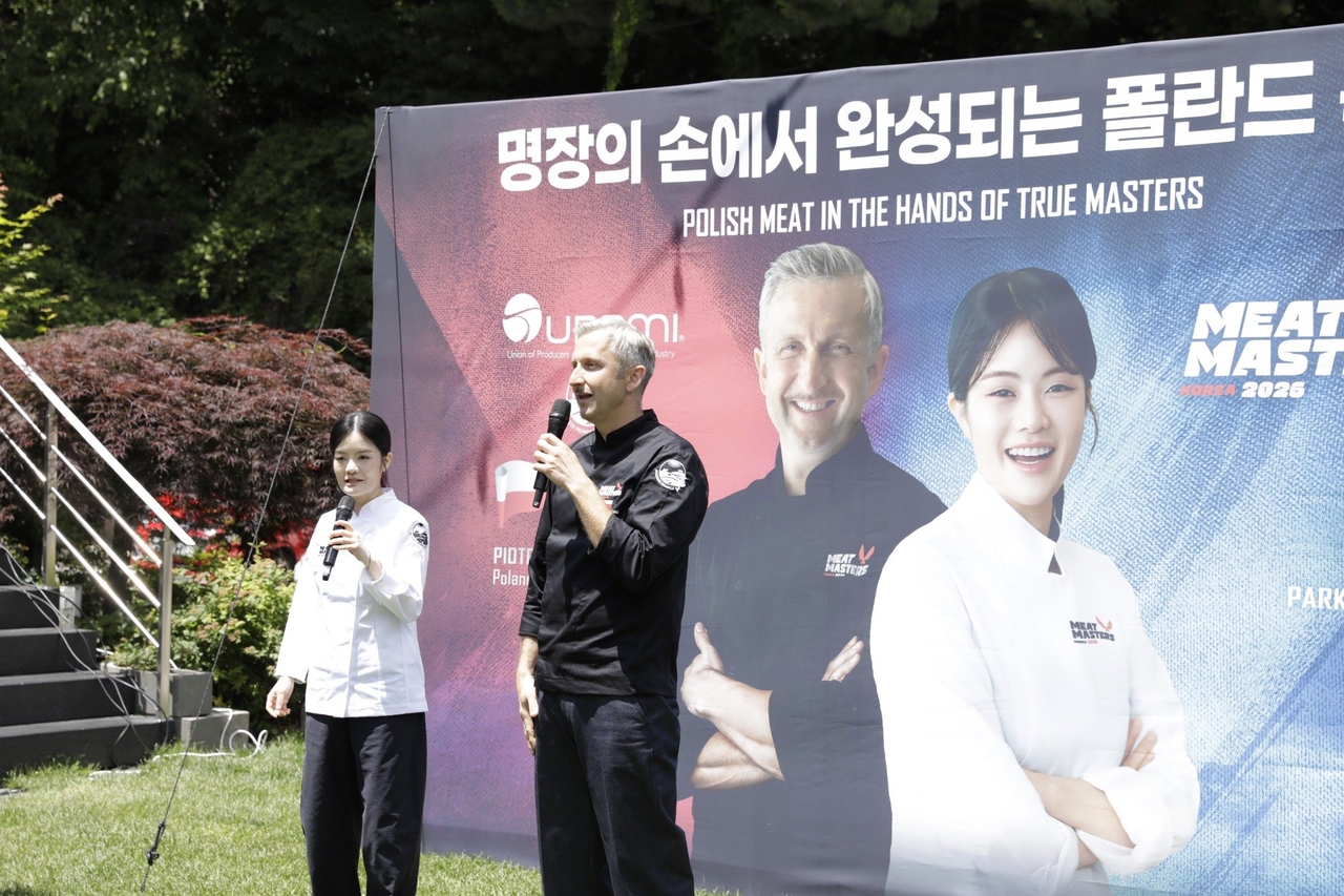 쿠킹 워크숍을 소개하는 폴란드 셰프 피오트르 쿠차르스키와 박지영 셰프 [UPEMI 제공]