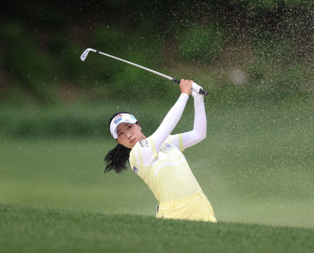 Lee Dong-eun   (KLPGA)