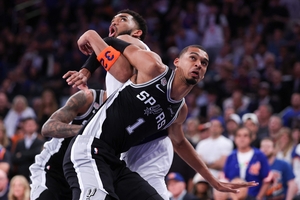Spurs defeat Knicks in their home turf