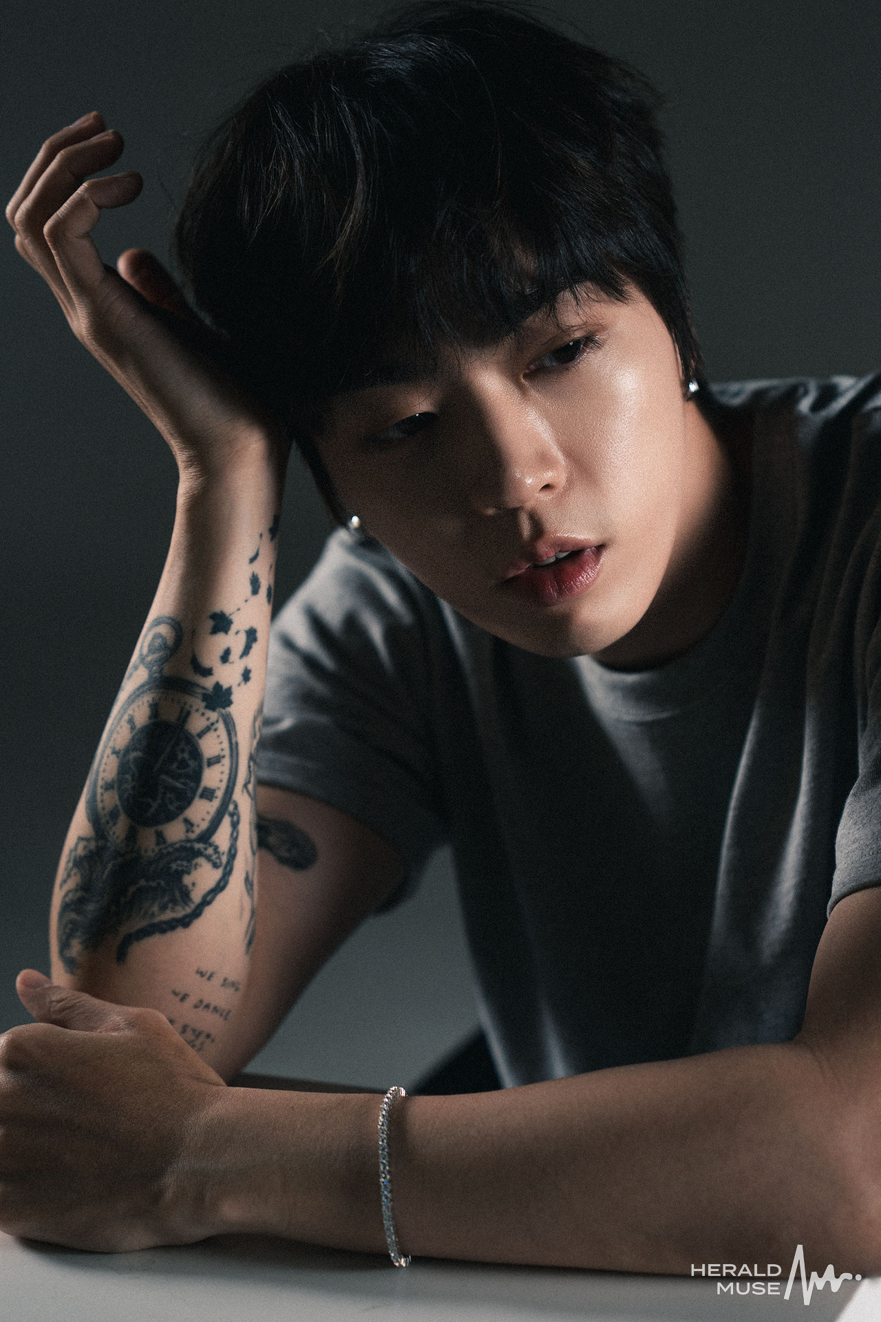 가수 주니가 10일 오후 내방 인터뷰를 위해 헤럴드 종합스튜디오에서 포즈를 취하고 있다./사진=민경빈 기자