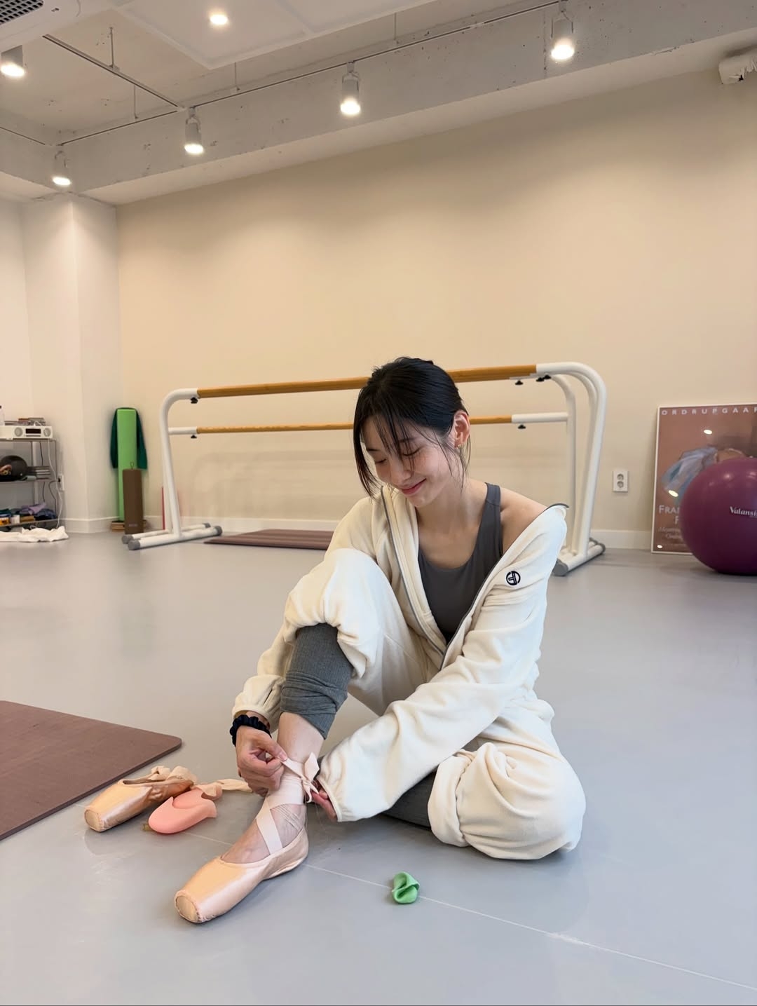 Park Ji-hyun (Voyavivirel on Instagram)