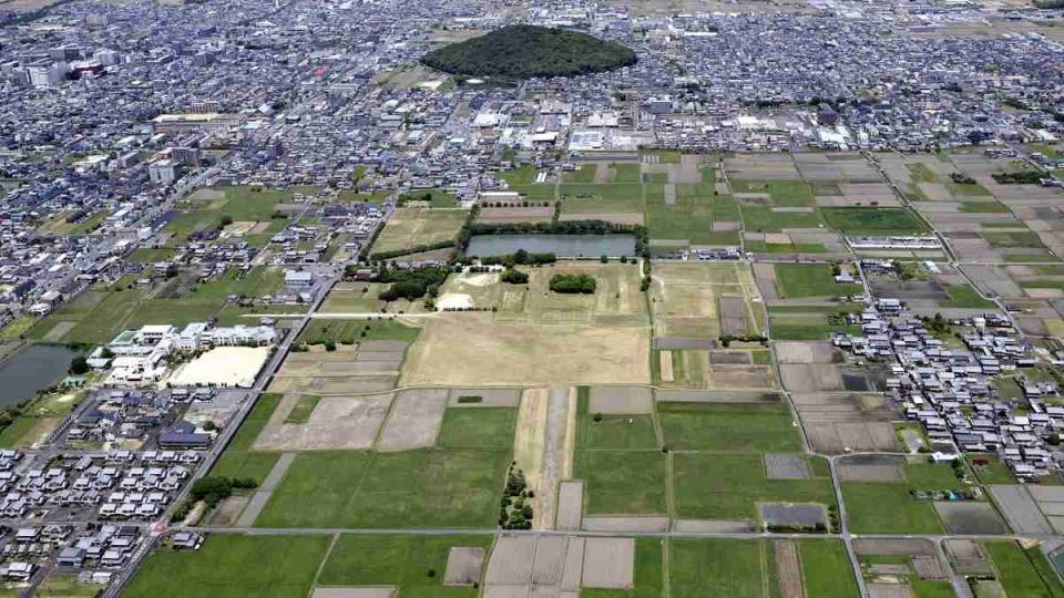 The Fujiwara Palace Site, part of the Ancient Capitals of Asuka and Fujiwara archaeological sites, is visible from the air.    (Japan News)
