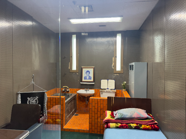 A photo of democratization activist Park Jong-chul is displayed in room 509 of the former anti-communist investigation office in Yongsan-gu, Seoul, where Park was tortured and killed in 1987. (Lee Seung-ku/The Korea Herald)