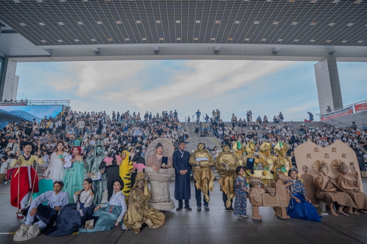 Participants gather for the Costume Contest at the National Museum of Korea in Seoul on Sept. 27, 2025. (National Museum of Korea)