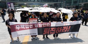 Kakao hit by first strike as bonus dispute escalates