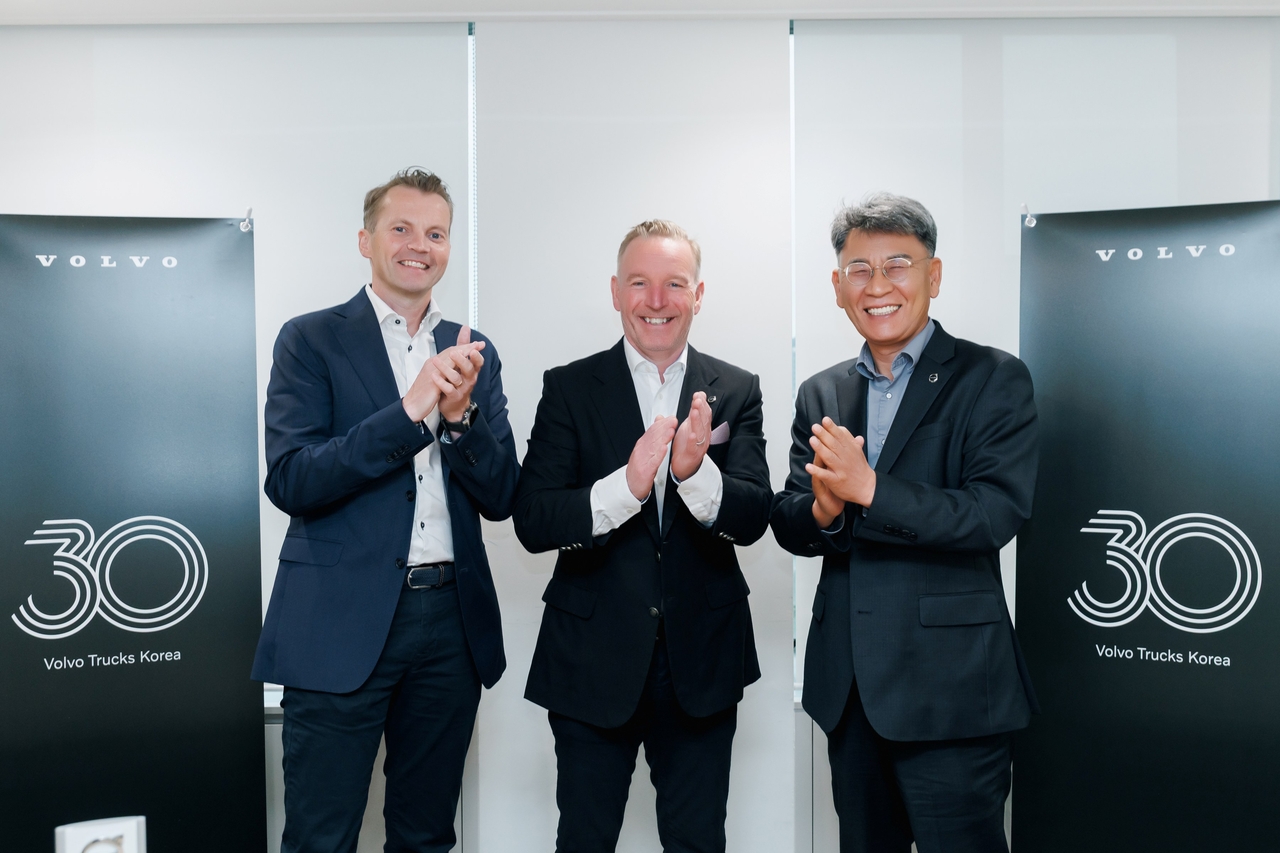 From left: Johan Selven, vice president of sales and marketing at Volvo Trucks International; Per-Erik Lindstrom, senior vice president of Volvo Trucks International; and Park Gang-serk, president of Volvo Trucks Korea, pose for a photo in Seoul on Tuesday as Volvo Trucks Korea is celebrating its 30th anniversary this year. (Volvo Trucks Korea)