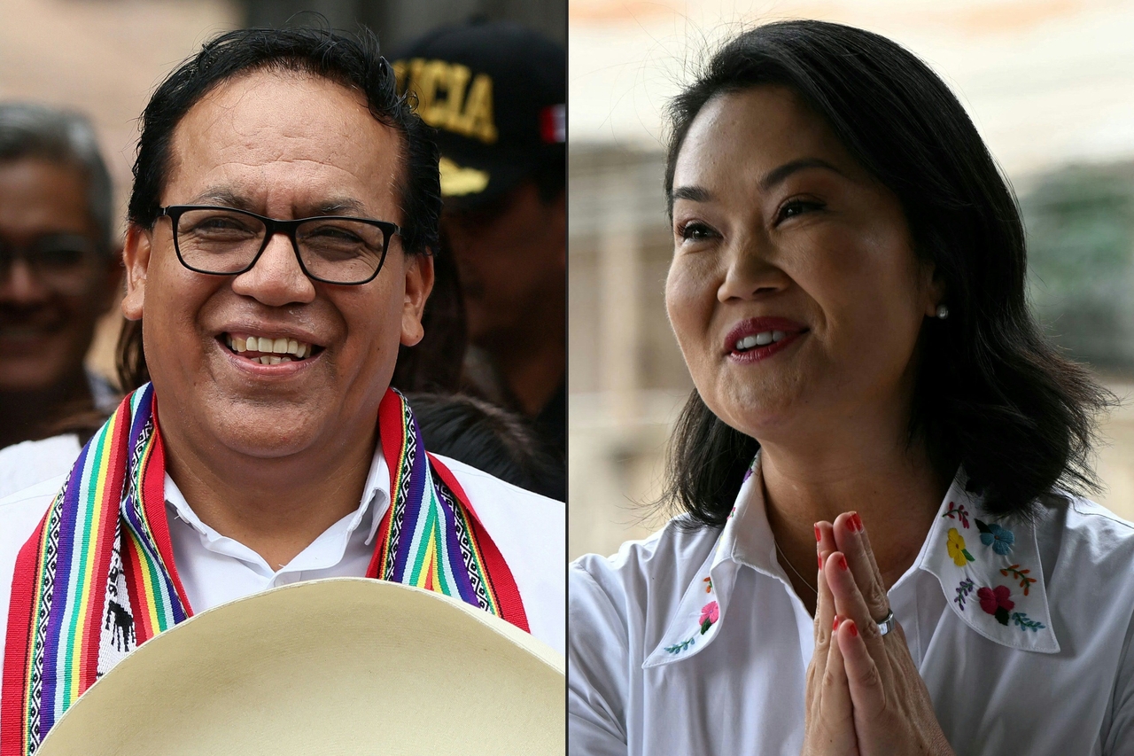 Peru's presidential candidates Roberto Sanchez (left) and Keiko Fujimori (AFP-Yonhap)